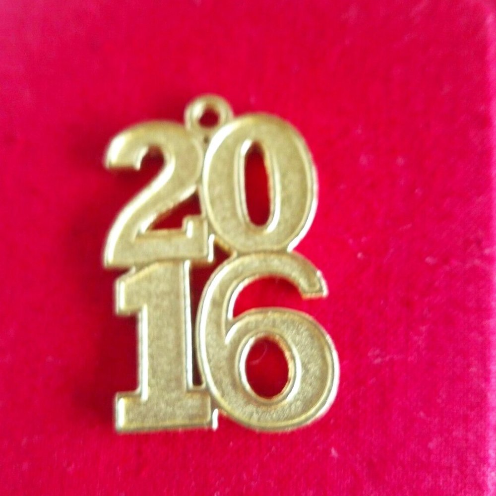 Herff Jones Year 2016 Gold Tone pendant 1.5"